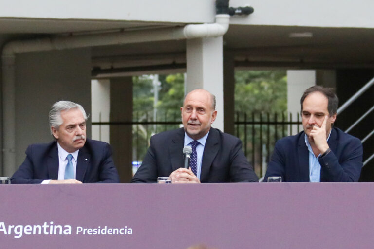EL GOBIERNO NACIONAL ENTREGO VIVIENDAS EN SANTA FE